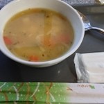 Honolulu International Airport JAL Sakura Lounge - 