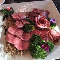 天空焼肉 星遊山 - お肉(塩肉…熟成タン、近江牛厳選カルビ、タレ肉…和牛の肩カルビ、和牛赤身、ハラミ)