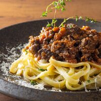 タリアテッレ　牛肉の赤ワイン煮込み