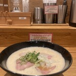 鶏と鮪節 麺屋勝時 - 