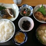 文江食堂 - 日替わり定食　￥650／鯖の煮つけと鶏の竜田揚げ
