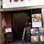 TODOS - 開店前に十数名並びました