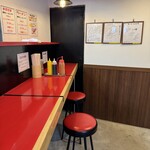 ラーメン鷹の目 - 店内