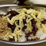 かれーの店 うどん  - スパイシー豆スープカレー・生姜ほぐし豚・チーズ・スパイシーひき肉
