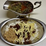 かれーの店 うどん  - スパイシー豆スープカレー・生姜ほぐし豚・チーズ・スパイシーひき肉