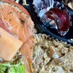 マルシェ - ディル.サーモン、ポークセサミとポテトのサラダ、季節のサラダ（人参ドレッシング）