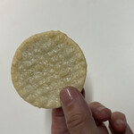 トーキョー煎餅 - 料理写真:煎餅です。「煎餅サンド チョコアーモンド」270円