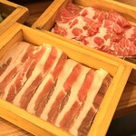 しゃぶしゃぶ・創作料理居酒屋 豚吟 - ・レタしゃぶ 香味豚ロース肉とバラ肉