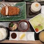 とんかついなば和幸 - 料理写真:茶碗蒸し付き黒豚ロースカツ御膳（黒豚ロース、ご飯、キャベツ、しじみ汁、茶碗蒸し、香の物）2,230円