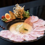 鶏白湯ラーメン × 特選レアチャーシュー