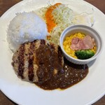 デニーズ - 料理写真:日替りワンプレートランチ
(ドリンクバー付き)¥990 +ライス大盛り55円
水曜日「カレーハンバーグ&ベーコンコーン」