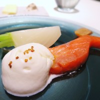 ラ ペ - 信州サーモンのコンフィ　カブと共に　カラスミ添え