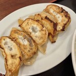 中華酒坊 王記餃子 - 牛肉玉ねぎ焼き餃子