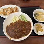 中華酒坊 王記餃子 - ジャージャン麺セット