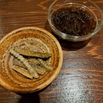 虎ノ門 うなぎのお宿 - 骨センベイ(うな串コース)、お通し