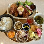 matane herb&spice - 料理写真:岐阜県産ブランド豚の低温調理分厚いトンカツ