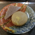 Kansai Fuu Okonomiyaki Kouhei - おでん、コンニャクと大根。