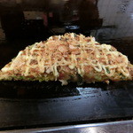 Kansai Fuu Okonomiyaki Kouhei - お醤油＆かつお節＆辛子マヨネーズで頂きました～。