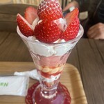 ナチュリノ - いちごミニパフェ¥1000
