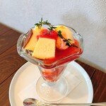 ホワイトボックスコーヒー - いちごとチーズケーキのパフェ