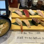 流れ鮨 三代目 おとわ - 料理写真:日替わり鮮魚ランチ
1400円