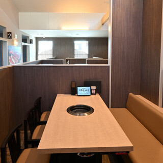 半個室や完全個室のあるゆっくり過ごせる空間◎お土産も購入可能