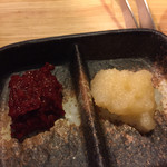 炭火焼肉ホルモン 徳臓 - 辛いのとニンニクは店員さんに頼めば出てくる