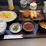 とんかつ 濵かつ - 料理写真:暫く待つと日替わりランチ９９０円の出来上がりです。