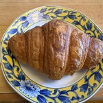 パン・ナガタ - 料理写真:クロワッサン２６５円。  バター風味がさらに美味しくなったサクサク感のクロワッサンです。
