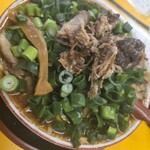 大阪高井田式中華そば 麺屋 7.5Ｈｚ - 料理写真:『チャーシュー麵』中にネギとメンマ増しです。