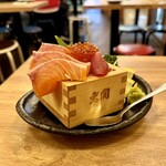 うまいもん酒場 一心 - マグロとサーモンのこぼれいくら