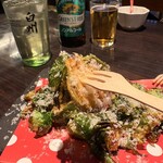 居酒屋こころ - 芽キャベツパルメジャーノは木製ミニフォークで♪