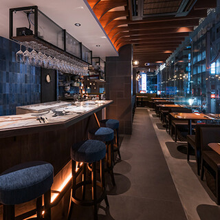 普段使いから記念日、パーティーまで対応する落ち着いた空間