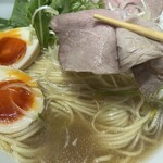 醤油らーめん ピース - 
