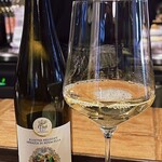 ベルニーニ銀座 - 瀬戸内産“スミイカ”のアヒージョ風マリネから飲みたくなりついに白をオーダー！

Abbazia di Novacella Sylvaner
イタリア スュードチロル アルトアデイジェ産白ワイン
