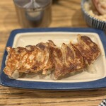 肉汁餃子と190円レモンサワー しんちゃん - 