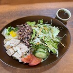 ベラヴィスタ - 肉サラダ(梅ポン酢ドレッシング)800円