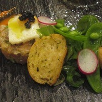 TEPPAN GRILL Grillia - 前菜　鮪のタルタル　うずらタマゴの目玉焼きが可愛くて美味しい～♪