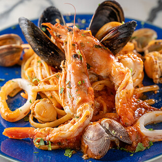 自慢の海鮮を、本格イタリアンや鉄板焼きでも楽しめる◎