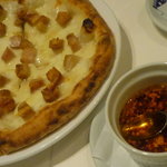 イル ルポーネ - Pizza Bianca ciccioli (ビアンカ チッチョリ)  