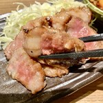 炭火たれ焼肉丼 萬牛カルビ - 
