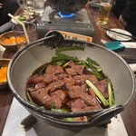 酒蔵 強三 - レバ煮ラ！（卵を混ぜます）