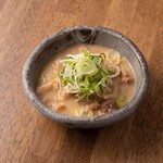 立呑み 焼きとん 大黒 - 名物もつ煮込み
