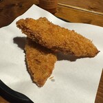 ラマイ - 白身魚のフライは別皿で提供。