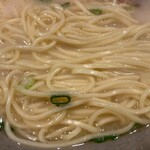 らうめん良 - 麺アップ