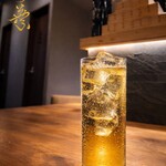 北海道 海の幸・山の幸 彩葉 - 爽快な炭酸とウイスキーの香りが楽しめる定番の一杯。焼き鳥や料理との相性も良く、食事のお供におすすめです。