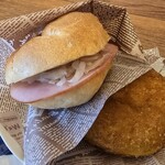 志津屋 - カルネ、カレーパン。
