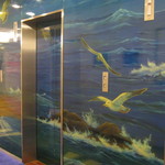 Hachinohe Gurando Hoteru - エレベーターにはカモメの絵が。