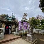 イル キャンティ カフェ 江の島 - 龍宮は岩屋の奥之院の真上に建立されています。