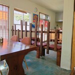 いりくんやぁ ソーキ亭 - 入り口を入ったところに待合所があります。